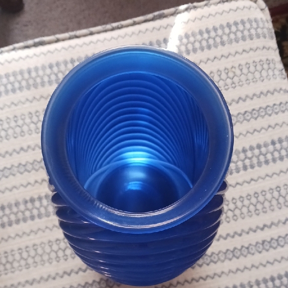 Anchor Hocking Cobalt Blue Ribbed Vase - Picture 4 of 7